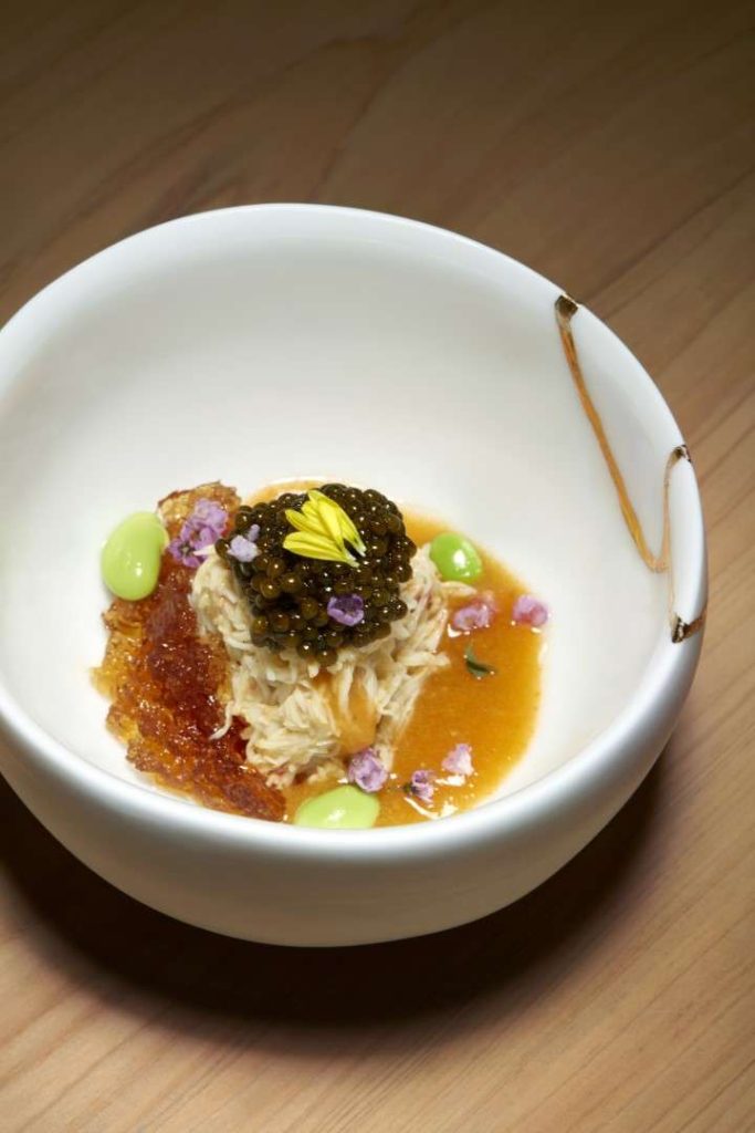 Kegani appetiser in a Ruyi kintsugi bowl, Shoukouwa