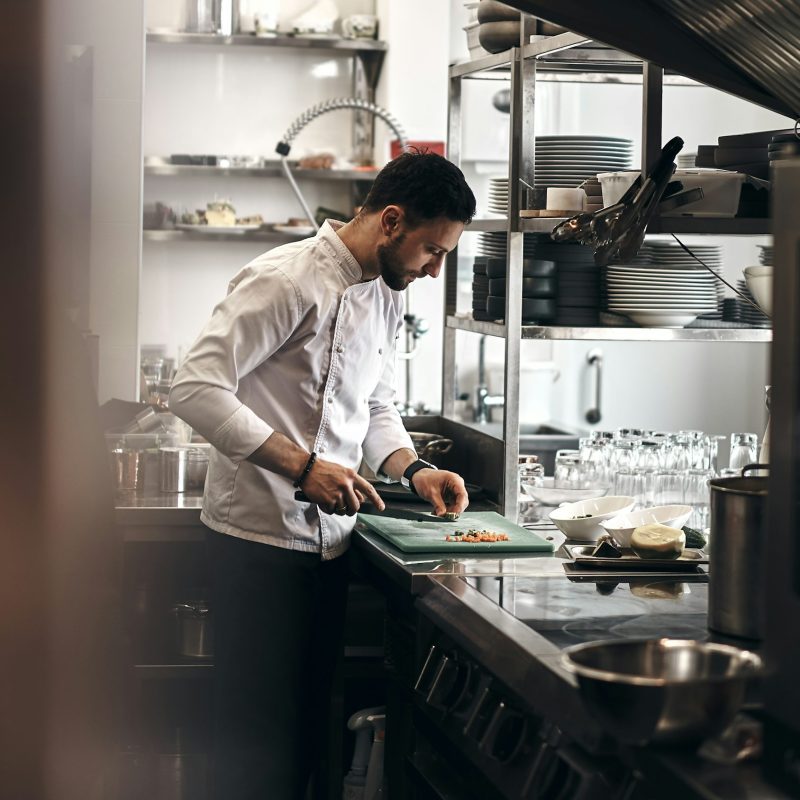 Restaurant manager using a forecasting dashboard