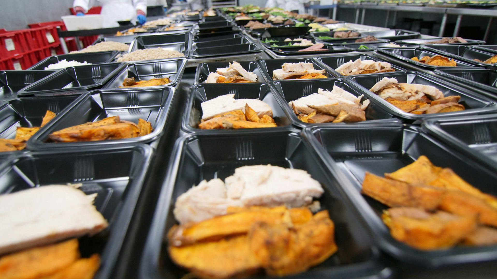 Commercial kitchen waste station with tracking screen